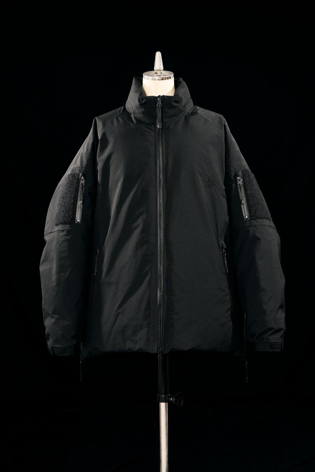 ゴアテックス スリー-ディメンショナル ダウンジャケット 242,000円