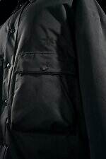 コム デ ギャルソン・オム × ゴールドウインのダウンジャケット、悪天候でもあたたかく快適な着心地｜写真9