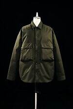 コム デ ギャルソン・オム × ゴールドウインのダウンジャケット、悪天候でもあたたかく快適な着心地｜写真11