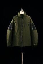 コム デ ギャルソン・オム × ゴールドウインのダウンジャケット、悪天候でもあたたかく快適な着心地｜写真4