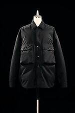 コム デ ギャルソン・オム × ゴールドウインのダウンジャケット、悪天候でもあたたかく快適な着心地｜写真8