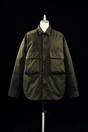 コム デ ギャルソン・オム × ゴールドウインのダウンジャケット、悪天候でもあたたかく快適な着心地｜写真11