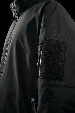 コム デ ギャルソン・オム × ゴールドウインのダウンジャケット、悪天候でもあたたかく快適な着心地｜写真6