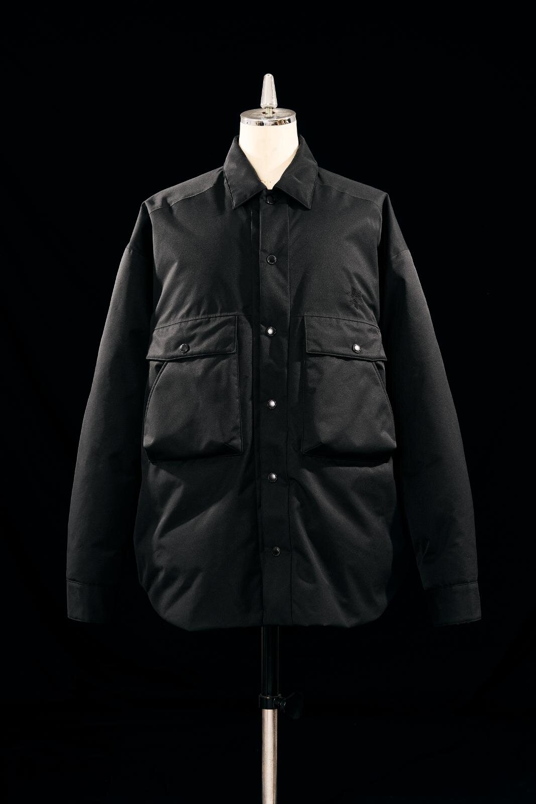 コム デ ギャルソン・オム × ゴールドウインのダウンジャケット、悪天候でもあたたかく快適な着心地｜写真8