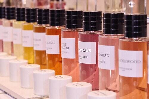 ディオール国内初「ラ コレクシオン プリヴェ」中心の路面店が丸の内に、山本美月の“運命の香り”は？