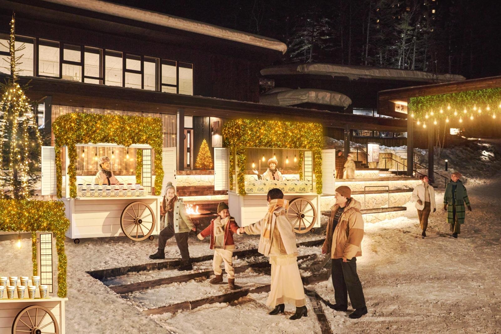 星野リゾート リゾナーレトマムのクリスマスマーケット、ファームの“牛乳瓶ランプ”飾ったツリー｜写真1