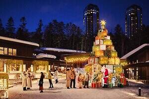 星野リゾート リゾナーレトマムのクリスマスマーケット、ファームの“牛乳瓶ランプ”飾ったツリー