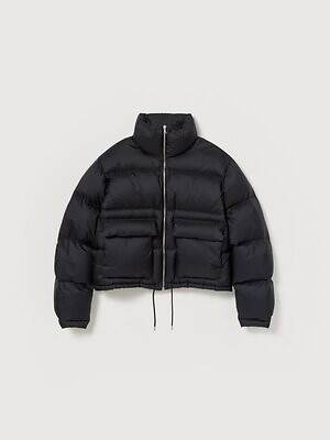 オーラリー25年秋冬メンズアウター、“翡翠カラー”のダウンジャケット＆ダブル仕立てのチェスターコート｜写真4