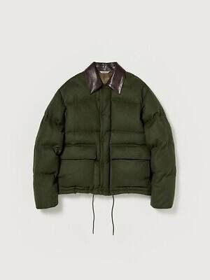 オーラリー25年秋冬メンズアウター、“翡翠カラー”のダウンジャケット＆ダブル仕立てのチェスターコート｜写真8