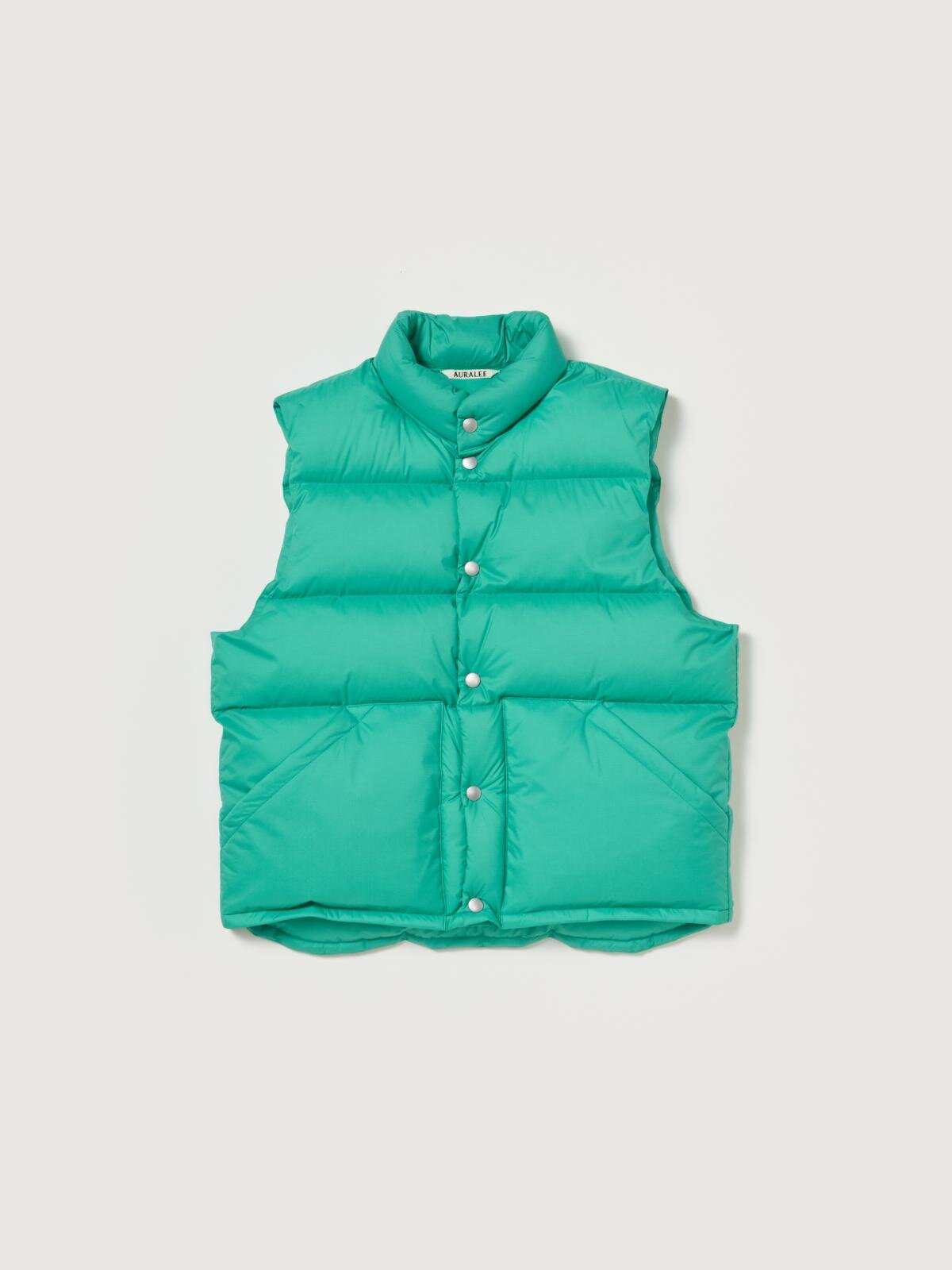 オーラリー25年秋冬メンズアウター、“翡翠カラー”のダウンジャケット＆ダブル仕立てのチェスターコート｜写真7