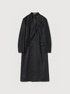 オーラリー25年秋冬ウィメンズアウター、柔らかウールのステンカラーコート＆新色ダウンジャケット｜写真5