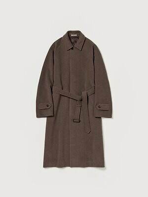 オーラリー25年秋冬ウィメンズアウター、柔らかウールのステンカラーコート＆新色ダウンジャケット｜写真4