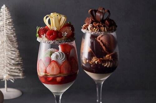 虎ノ門ヒルズのクリスマス、生木が織りなす森インスタレーション＆限定ケーキやギフトも