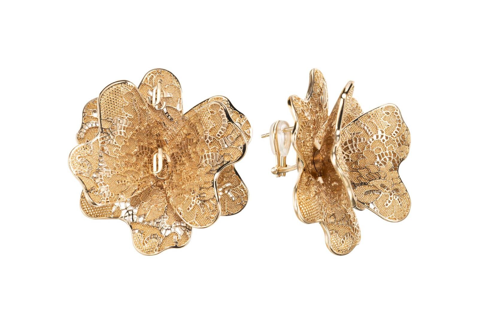 ジミー チュウ“まるで宝石”クリスタル付きサテンパンプス＆バッグ、花型ジュエリーも｜写真8