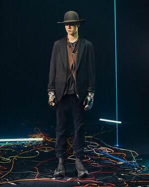 アンダーカバー×グラミチ×ノンネイティブのクライマーパンツ、“まるでベロア”な上質コーデュロイ｜写真4