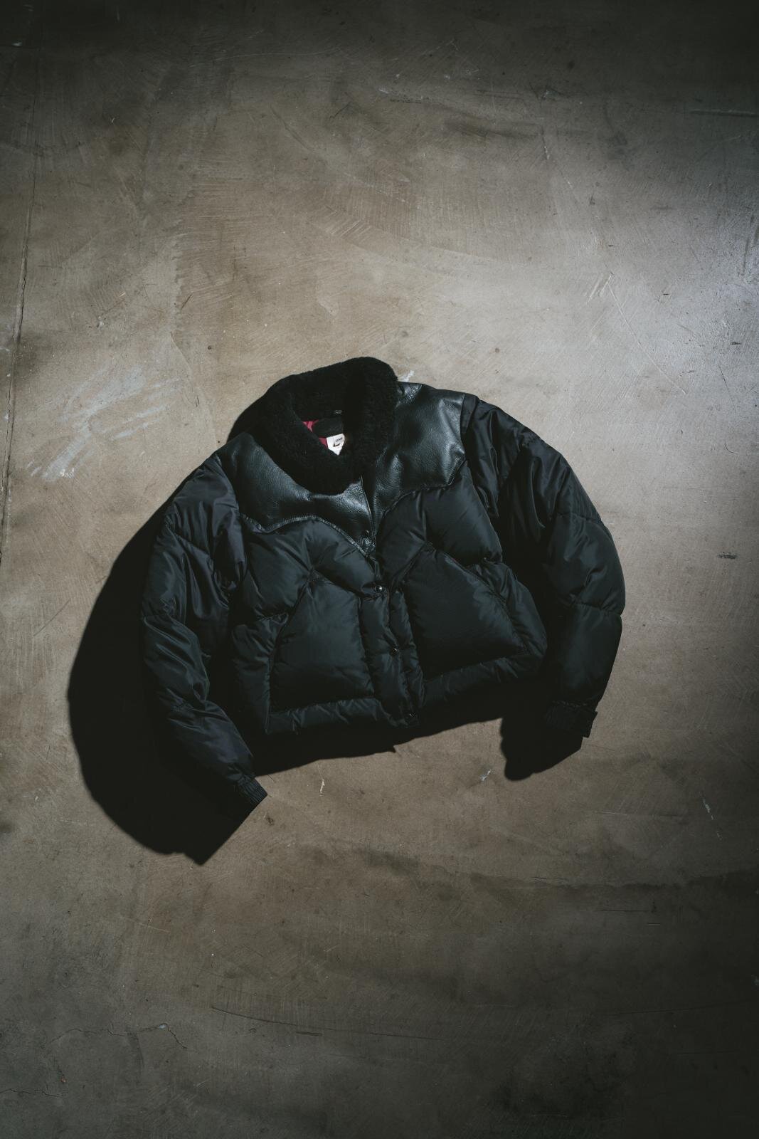 ワイルドサイド ヨウジヤマモト“黒デニム”ダウンジャケット、ロッキーマウンテンフェザーベッドとコラボ｜写真9