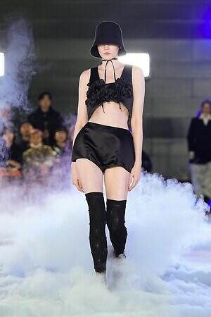 エンフォルド 2026年春夏コレクション - “理想の惑星”で共鳴する未知｜写真1