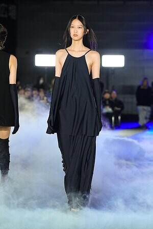 エンフォルド 2026年春夏コレクション - “理想の惑星”で共鳴する未知｜写真9