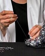 メゾン マルジェラ“立体メタリック”刺繍の「タビ」シューズ、8,000以上のビーズやスパンコールで｜写真4