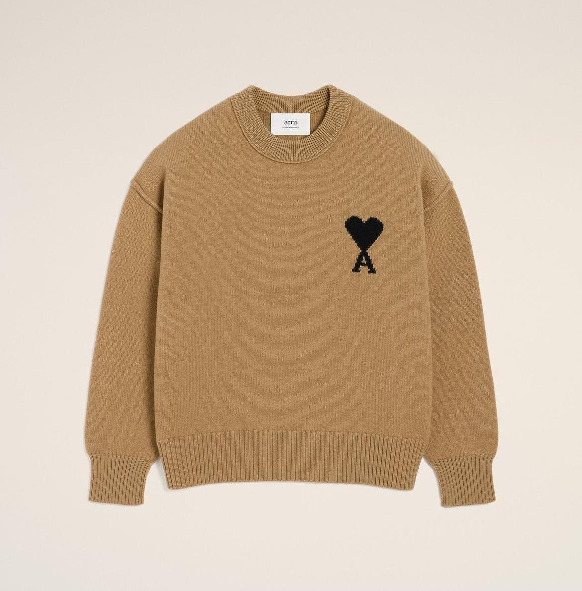 アミ パリス“パステルブルー＆ピンク”のハートロゴ入りマフラー、ふんわりアルパカニットも｜写真9