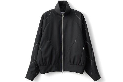 OAOがワードローブコレクションを始動、人気シューズ「サンライト」着想のトラックスーツ＆シャツ