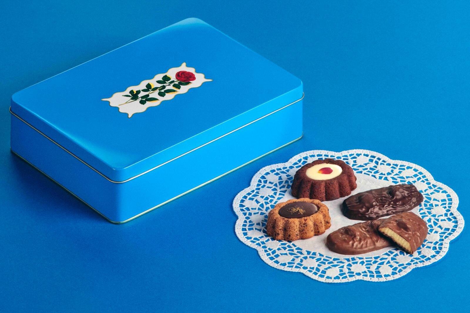 フランボワーズ｜ルル メリー25年クリスマス、フラワー型焼き菓子＆ショコラサブレのスイーツ缶やリース風ショコラ