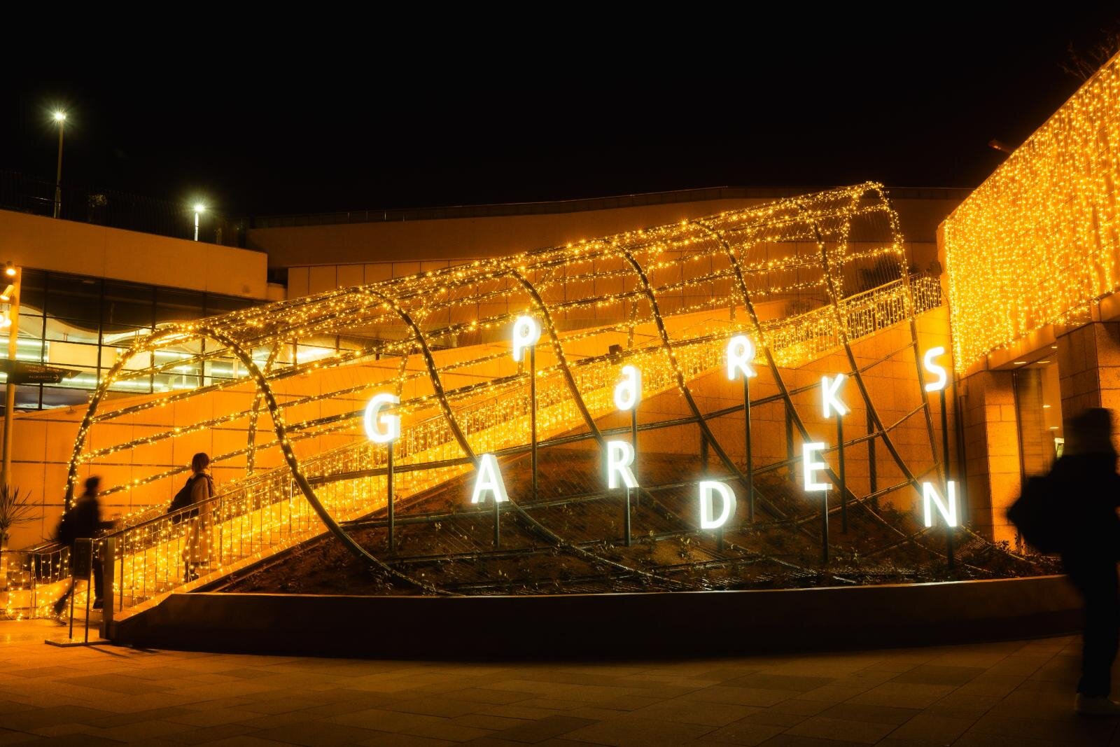 冬イルミネーション「なんば光旅」大阪なんばパークスに“光の滝”、煌めく草原やツリーのAR演出も｜写真7