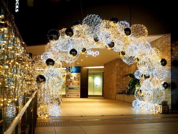 冬イルミネーション「なんば光旅」大阪なんばパークスに“光の滝”、煌めく草原やツリーのAR演出も｜写真13