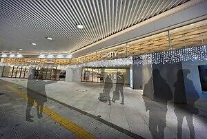 冬イルミネーション「なんば光旅」大阪なんばパークスに“光の滝”、煌めく草原やツリーのAR演出も｜写真11