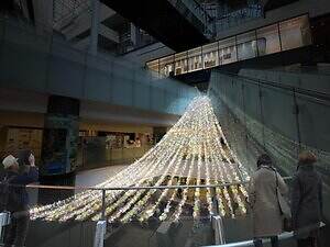 冬イルミネーション「なんば光旅」大阪なんばパークスに“光の滝”、煌めく草原やツリーのAR演出も｜写真10