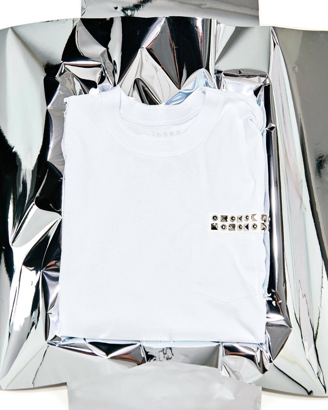 sacaiのクリスマス、スタッズ光るレザージャケットやカラフル生地を編み込んだクロシェバッグ｜写真6