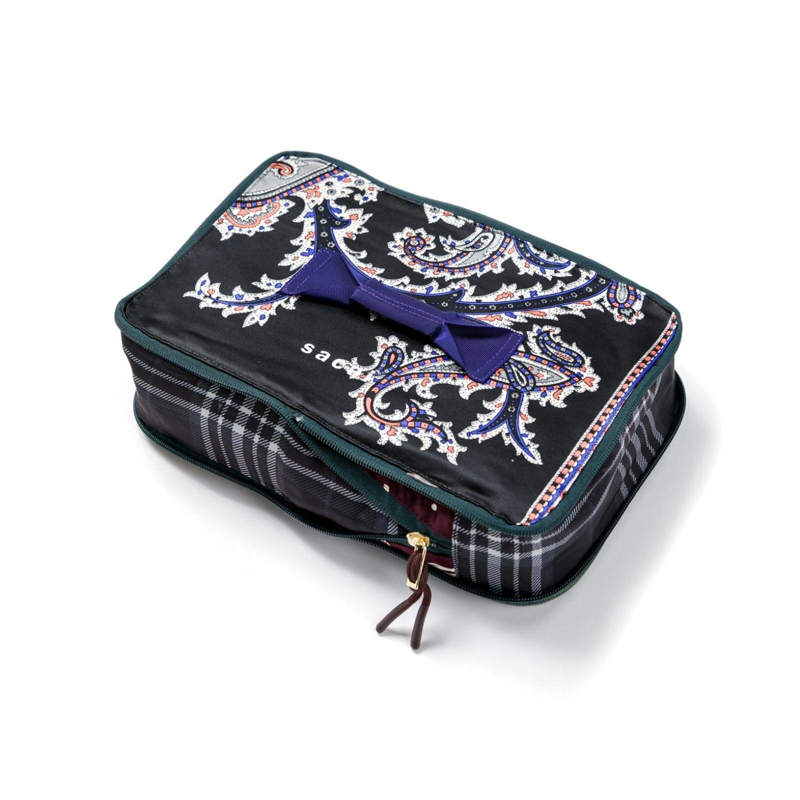 sacaiのクリスマス、スタッズ光るレザージャケットやカラフル生地を編み込んだクロシェバッグ｜写真29