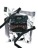 sacaiのクリスマス、スタッズ光るレザージャケットやカラフル生地を編み込んだクロシェバッグ｜写真11