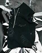 sacaiのクリスマス、スタッズ光るレザージャケットやカラフル生地を編み込んだクロシェバッグ｜写真8