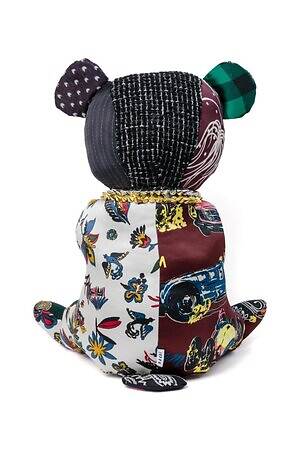 sacaiのクリスマス、スタッズ光るレザージャケットやカラフル生地を編み込んだクロシェバッグ｜写真14