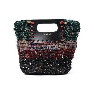 sacaiのクリスマス、スタッズ光るレザージャケットやカラフル生地を編み込んだクロシェバッグ｜写真26