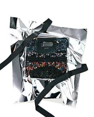 sacaiのクリスマス、スタッズ光るレザージャケットやカラフル生地を編み込んだクロシェバッグ｜写真11