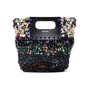 sacaiのクリスマス、スタッズ光るレザージャケットやカラフル生地を編み込んだクロシェバッグ｜写真27