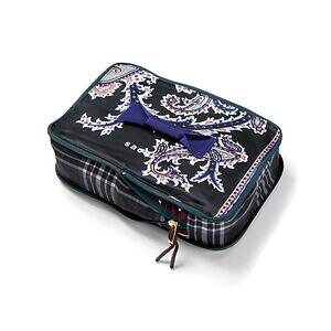 sacaiのクリスマス、スタッズ光るレザージャケットやカラフル生地を編み込んだクロシェバッグ｜写真29