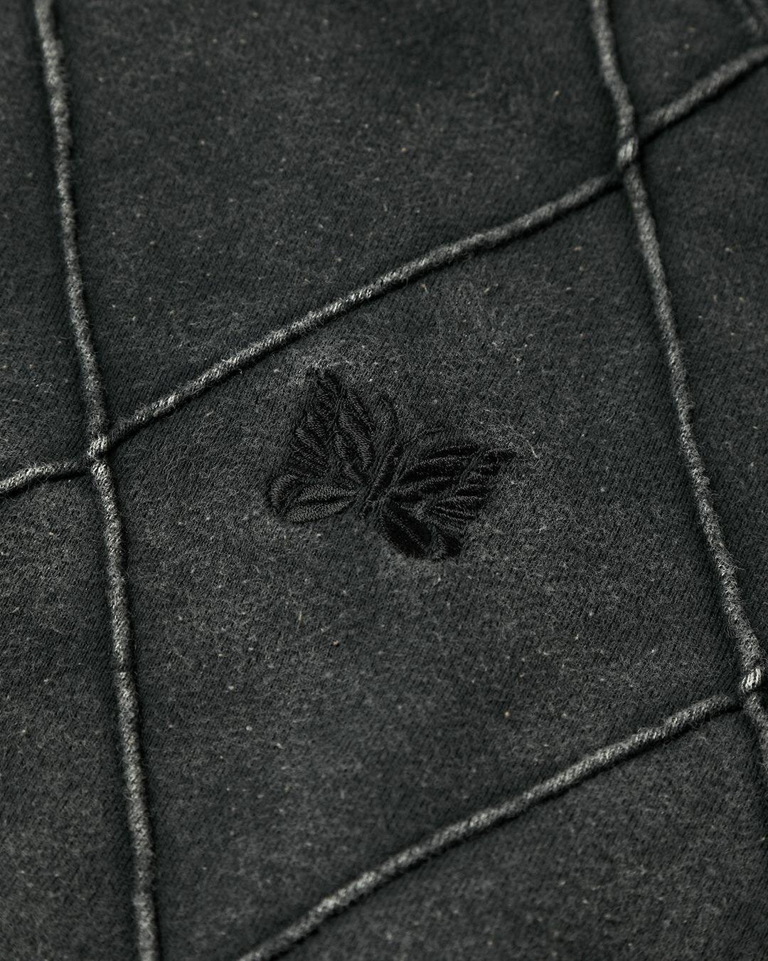 ニードルズ×ノーマリズム テキスタイル、“バタフライ”マークのバーシティジャケット＆チャイナシャツ｜写真2