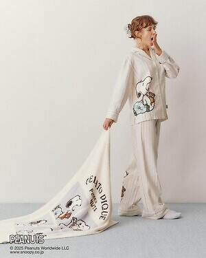ジェラート ピケ「ピーナッツ」ルームウェア、“おやすみ前”スヌーピーを描くパジャマやスウェット｜写真17