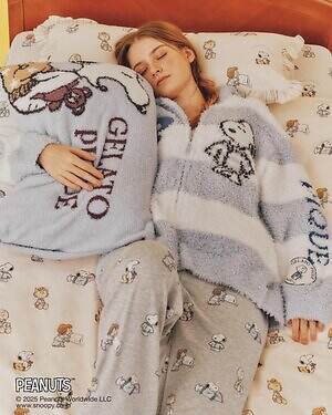 ジェラート ピケ「ピーナッツ」ルームウェア、“おやすみ前”スヌーピーを描くパジャマやスウェット｜写真5