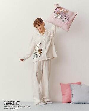ジェラート ピケ「ピーナッツ」ルームウェア、“おやすみ前”スヌーピーを描くパジャマやスウェット｜写真22