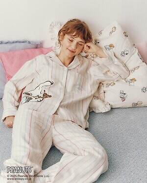 ジェラート ピケ「ピーナッツ」ルームウェア、“おやすみ前”スヌーピーを描くパジャマやスウェット｜写真16