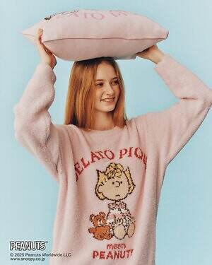 ジェラート ピケ「ピーナッツ」ルームウェア、“おやすみ前”スヌーピーを描くパジャマやスウェット｜写真1