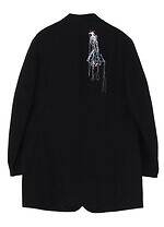 ヨウジヤマモト“翼を広げるカラス”プリントのウールコート＆手描きデッサンの刺繍ジャケット｜写真16