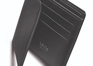 ライカのロゴ入りレザーグッズ - ブラックの牛革製財布＆ラゲッジタグ、フィルムホルダー｜写真5