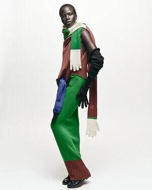 イッセイ ミヤケ“袖だけで構成”したニットウェア、ワンピースやアシンメトリーパンツ｜写真3