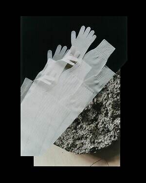 イッセイ ミヤケ“袖だけで構成”したニットウェア、ワンピースやアシンメトリーパンツ｜写真5