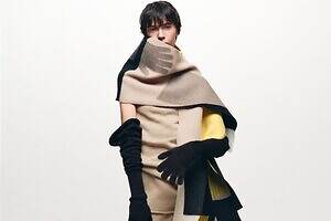 イッセイ ミヤケ“袖だけで構成”したニットウェア、ワンピースやアシンメトリーパンツ